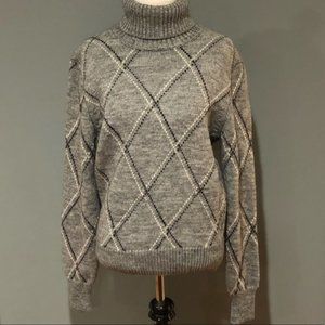 Stile Benetton gray argyle turtleneck sweater. Size Medium.